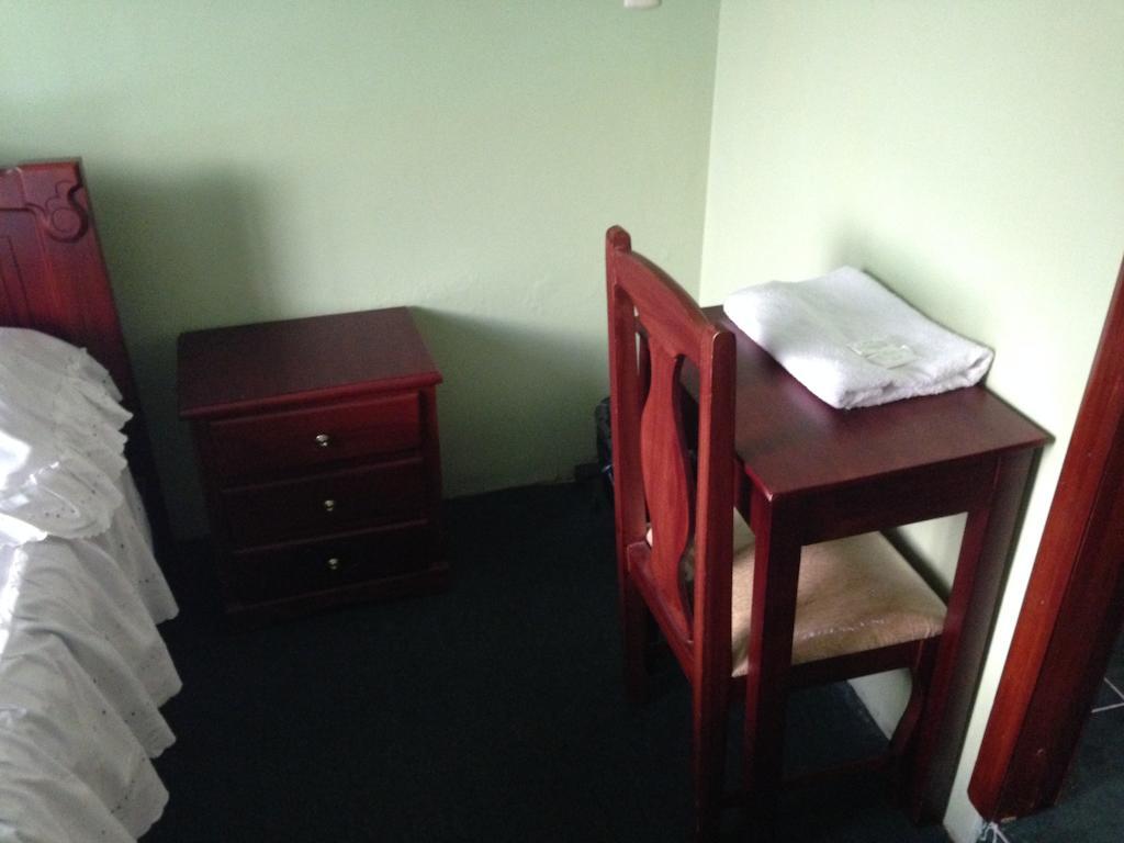 Hostal Los Lirios Лоха Номер фото