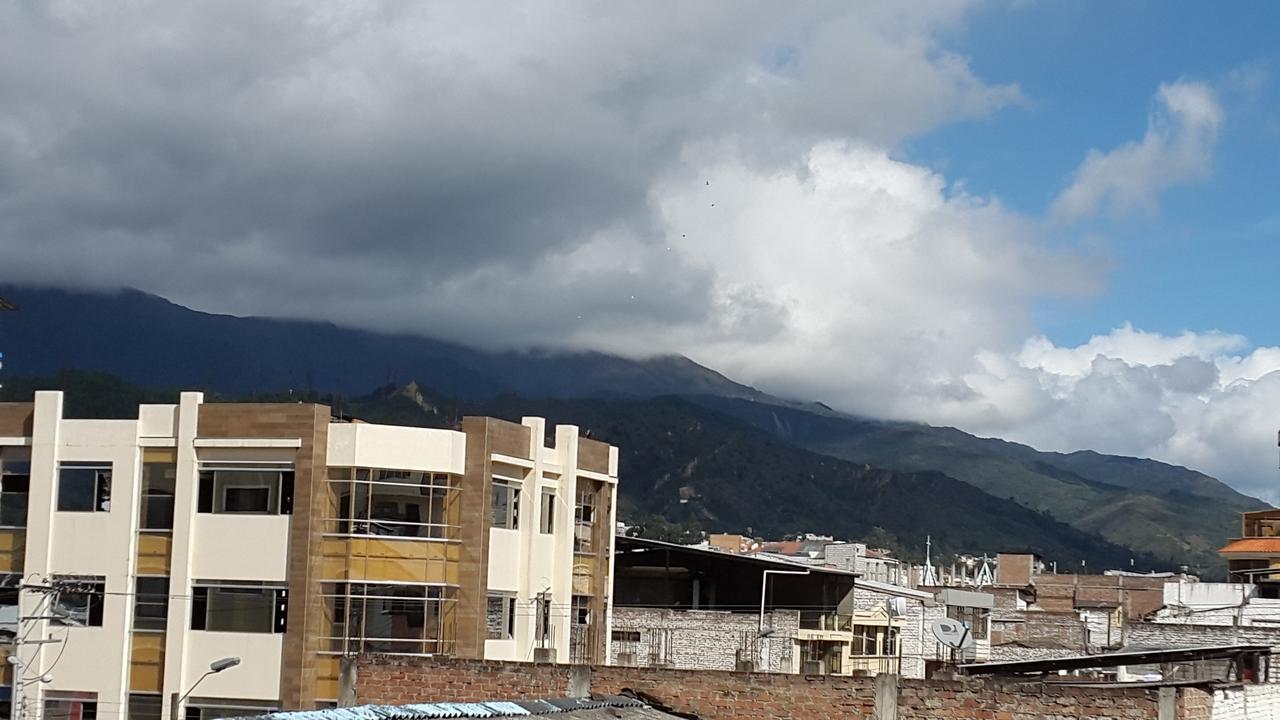 Hostal Los Lirios Лоха Екстер'єр фото