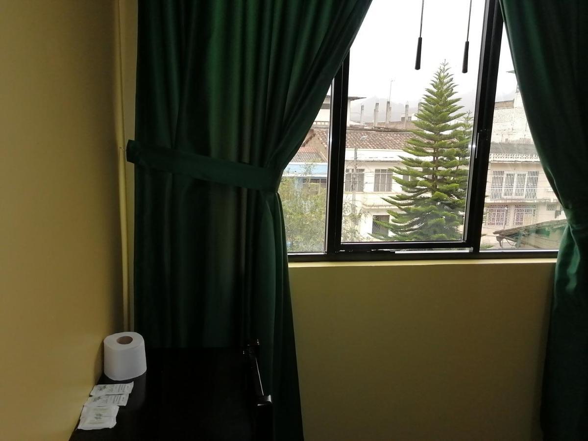 Hostal Los Lirios Лоха Екстер'єр фото