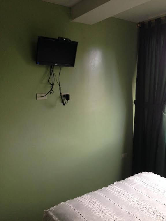 Hostal Los Lirios Лоха Екстер'єр фото